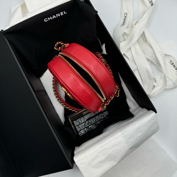 💞Authentic💞Chanel red round clutch crossbody- lambskin leather - Picture 5 of 11